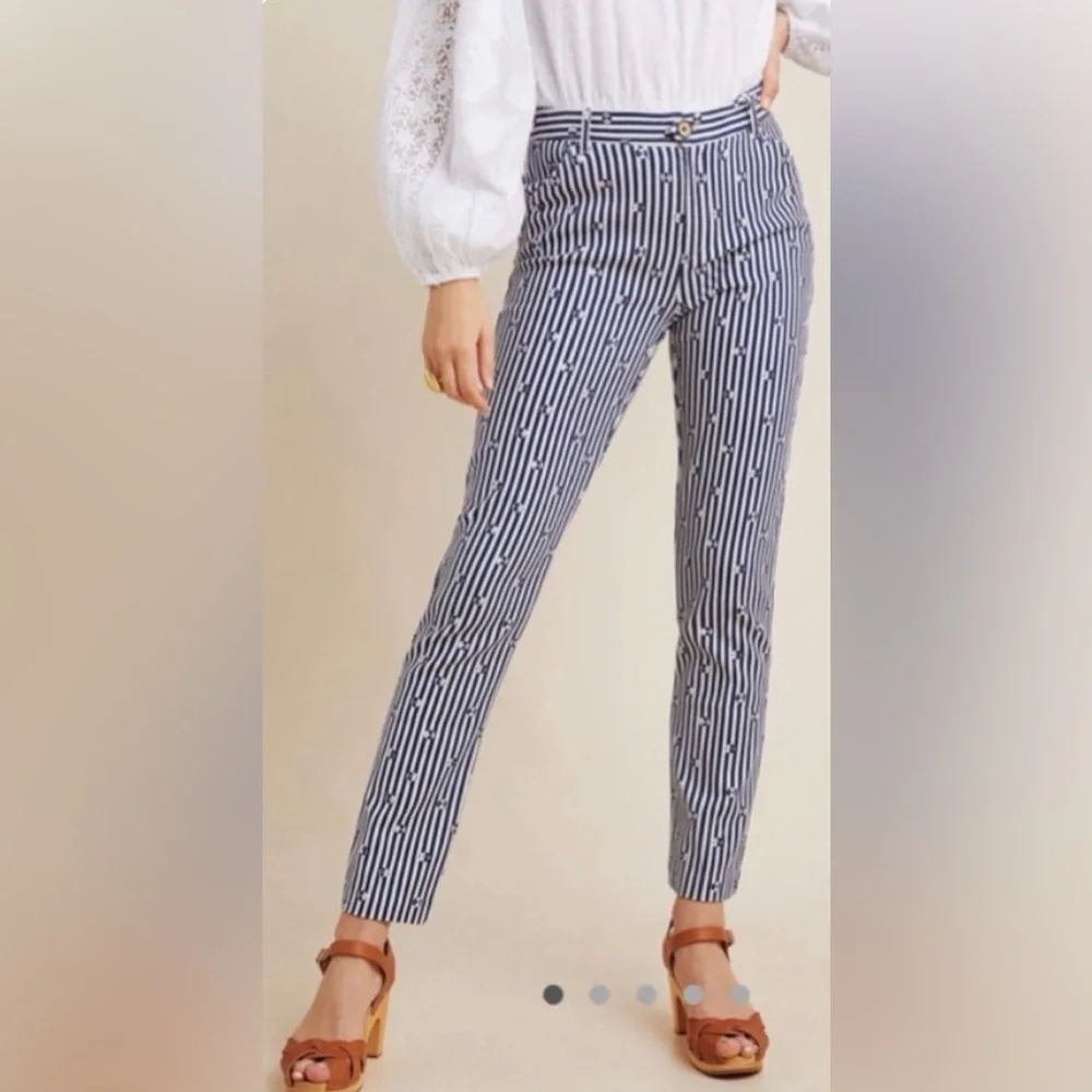 Anthropologie. Essential Slim Trouser. Blue & White Striped Floral. Size 8.